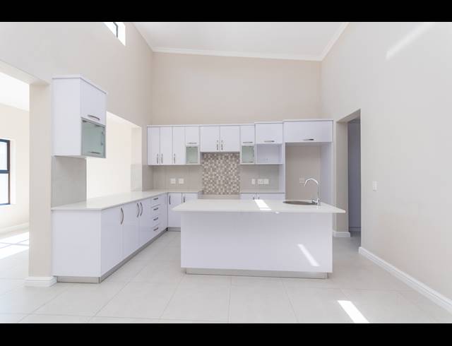 3 BEDROOM TOWNHOUSE FOR SALE IN PARKLANDS NORTH